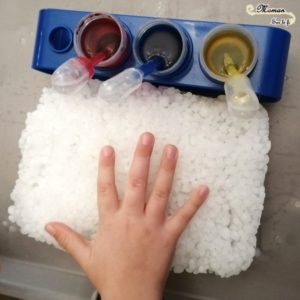 Activité enfants - plateau sensoriel et créatif autour de la grêle - colorer un bloc de grêle - hiver - mslf