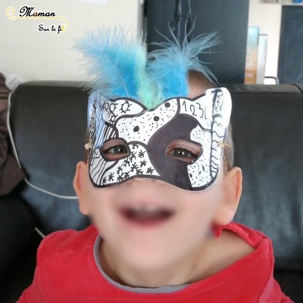 Activité enfants - fabriquer des masques graphiques noirs et blancs - graphisme et plumes - carnaval - Mardi - Gras - diy - fait maison - mslf