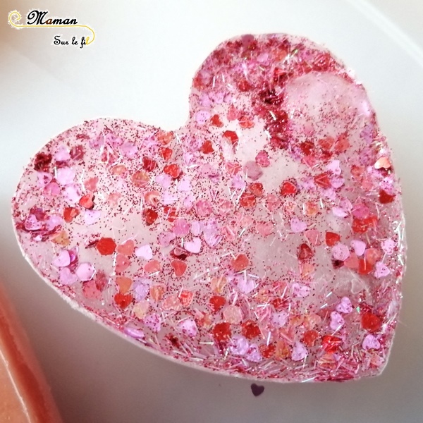 Glaçons coeurs de l'amour de la saint-Valentin - activité enfants - Sensoriel - Amitié - couleurs rose rouge violet - libérer objets - froid - glace - motricité fine - RV sur le fil - mslf