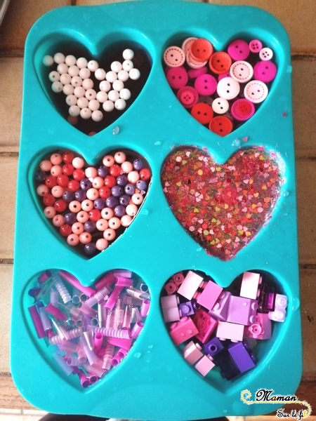 Glaçons coeurs de l'amour de la saint-Valentin - activité enfants - Sensoriel - Amitié - couleurs rose rouge violet - libérer objets - froid - glace - motricité fine - RV sur le fil - mslf