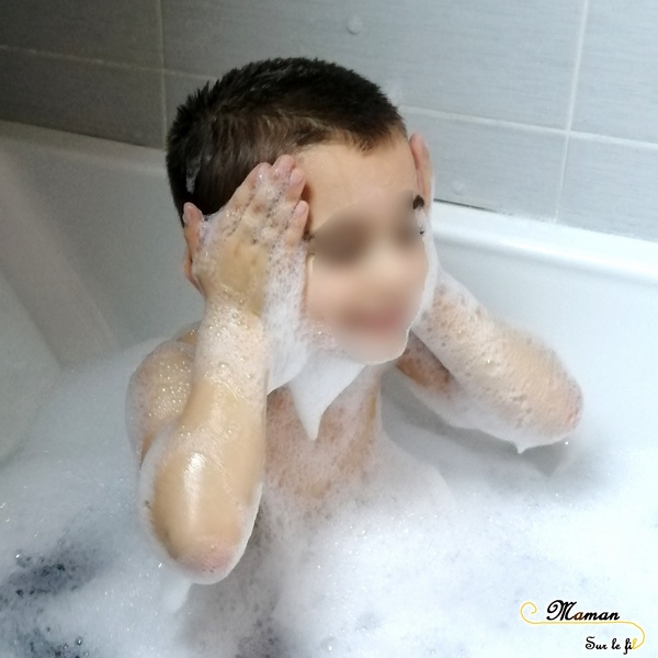 Activité enfants sensorielle - Mousse colorée - bain moussant - rose bleu violet - toucher- odorat - mélange de couleurs - sensoriel - mslf