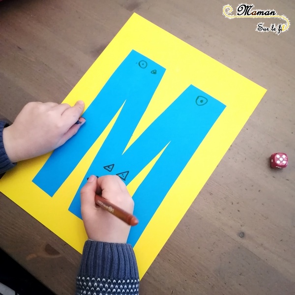 Abécédaire créatif - M comme Monstre et Mosaïque - activité manuelle enfants - dessin au dé - gommettes couleurs dégradé - apprentissage lettres alphabet - maternelle - mslf