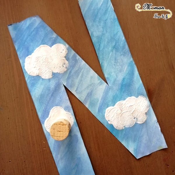 Abécédaire créatif - N comme Nuages et Noël - activité manuelle enfants - dessin sapin cadeaux - peinture au bouchon - apprentissage lettres alphabet - maternelle - mslf