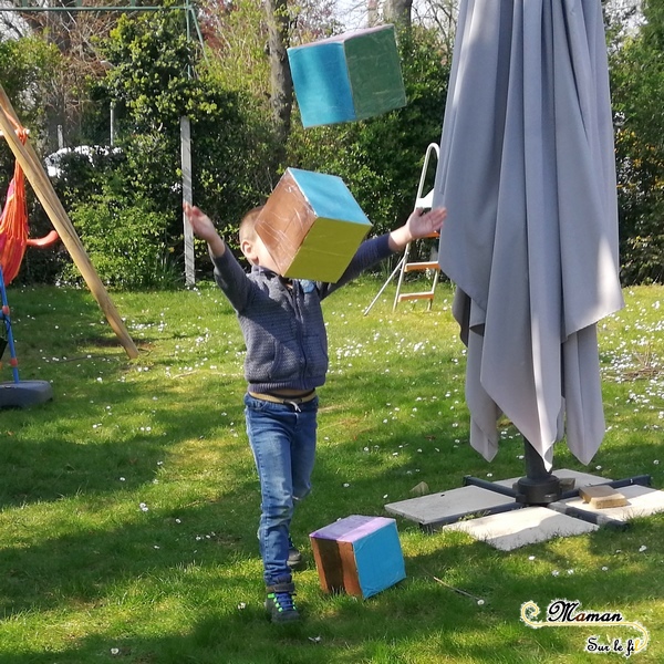Activité enfants - jeu de pâques géant diy fait maison - Reconnaissance couleurs avec dés géants - vitesse et chasse aux oeufs - printable gratuit - à imprimer gratuitement - jardin - jeu evolutif - mslf