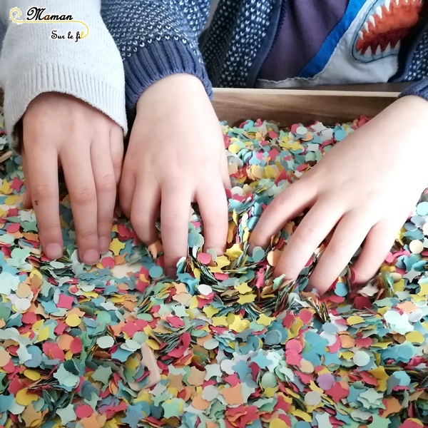 Activité Enfants - plateau sensoriel - carnaval - mardi-gras - confettis et lettres en bois - jeu - cherche et trouve - mots - pendu - mslf