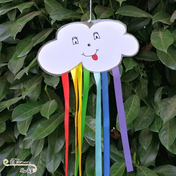 activité sensorielle enfants - fabriquer un carillon nuage et arc-en-ciel avec des grelots et du ruban - bricolage diy - ouïe - son -jardin - suspension extérieure - mslf