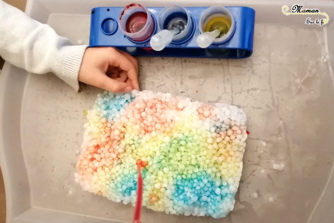 Activité enfants - plateau sensoriel et créatif autour de la grêle - colorer un bloc de grêle - hiver - mslf