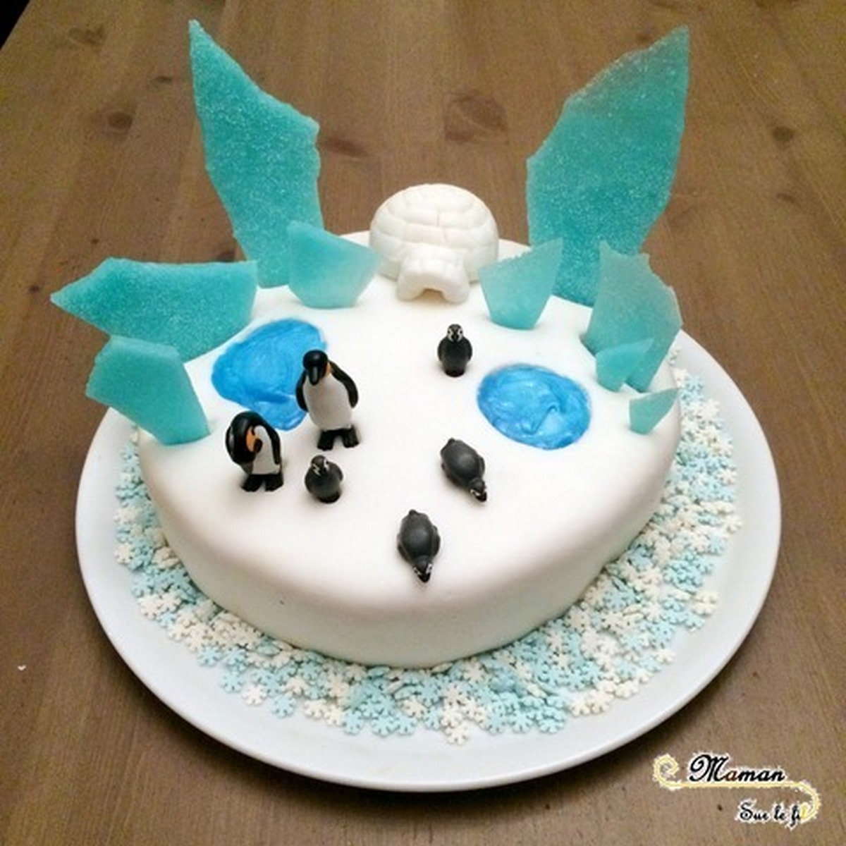 Idée gâteau anniversaire enfant - banquise et pingouins - Glace, neige, gel alimentaire, igloo en pâte à sucre - mslf
