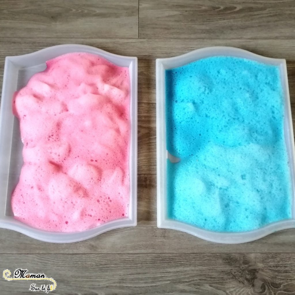Activité enfants sensorielle - Mousse colorée - bain moussant - rose bleu violet - toucher- odorat - mélange de couleurs - sensoriel - mslf
