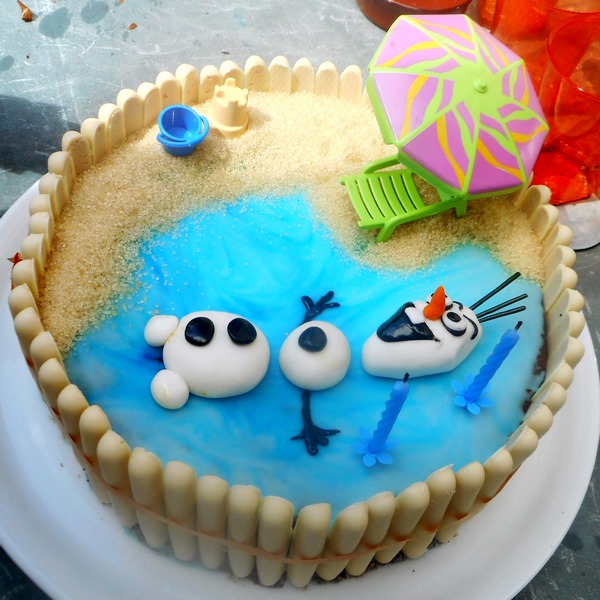 Gâteaux Eté et plage - idée anniversaire enfants - Poisson, Zig et Sharko - Reine des neiges et Olaf, Dauphins, Mer, Océan, Tropiques - dessin animé - pâte à sucre, glaçage - cake design - mslf