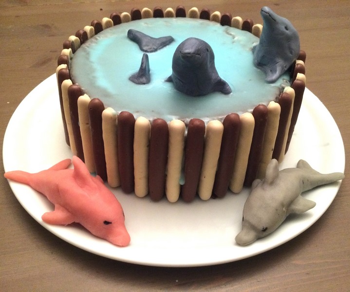 Gâteaux Eté et plage - idée anniversaire enfants - Poisson, Zig et Sharko - Reine des neiges et Olaf, Dauphins, Mer, Océan, Tropiques - dessin animé - pâte à sucre, glaçage - cake design - mslf