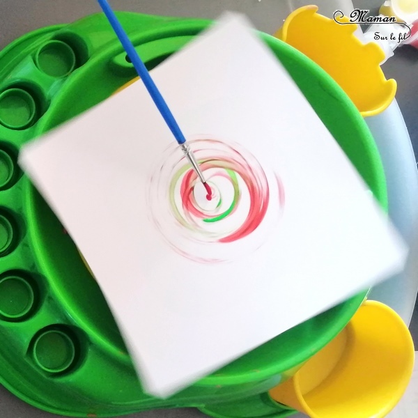 Peindre avec un tour de potier - Le détourner - Peinture, cercles et mélanges de couleurs primaires - Pinceaux et gouttes de peinture - Rotation avec feutre et stylos - activité créative enfants - arc-en-ciel - arts visuels maternelle - mslf