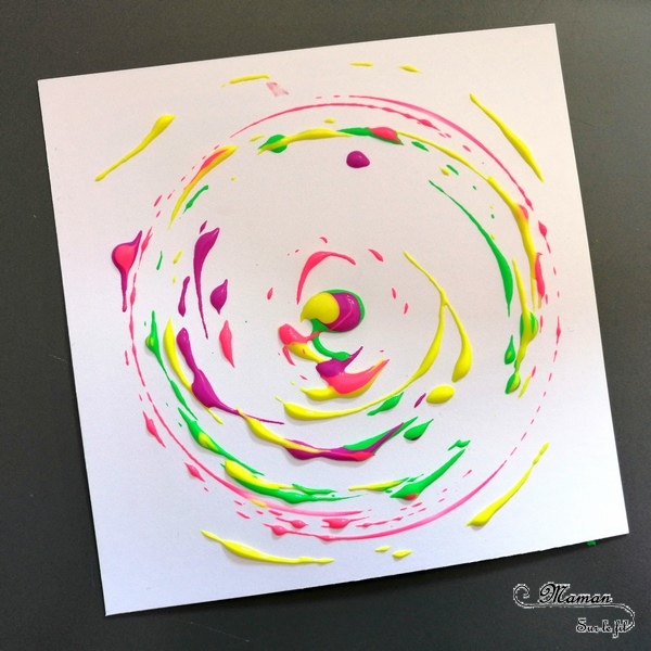 Peindre avec un tour de potier - Le détourner - Peinture, cercles et mélanges de couleurs primaires - Pinceaux et gouttes de peinture - Rotation avec feutre et stylos - activité créative enfants - arc-en-ciel - arts visuels maternelle - mslf