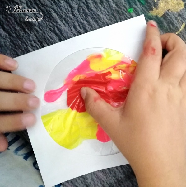 Activité créative enfants - technique de peinture rigolote - 4 saisons dans une pochette à CD - Peinture propre - Couleurs et sensoriel - Arts visuels - printemps, été, hiver, automne - maternelle - mslf