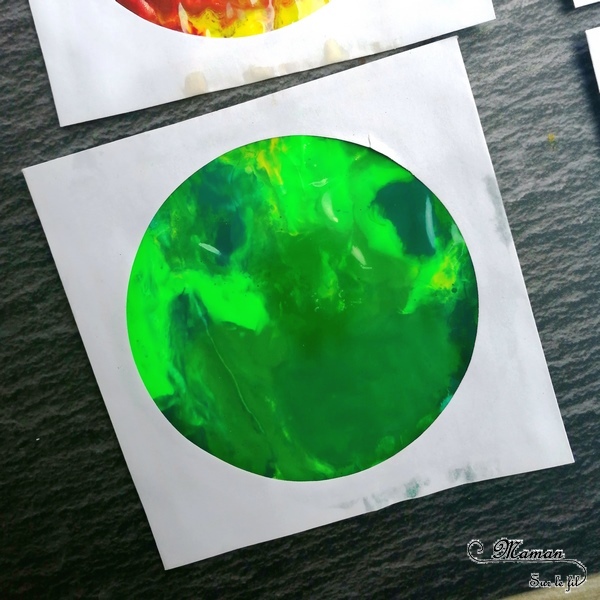 Activité créative enfants - technique de peinture rigolote - 4 saisons dans une pochette à CD - Peinture propre - Couleurs et sensoriel - Arts visuels - printemps, été, hiver, automne - maternelle - mslf