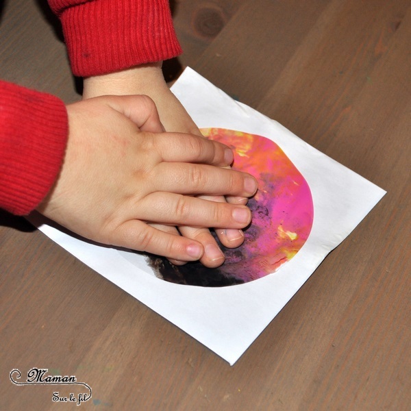 Activité créative enfants - technique de peinture rigolote - 4 saisons dans une pochette à CD - Peinture propre - Couleurs et sensoriel - Arts visuels - printemps, été, hiver, automne - maternelle - mslf