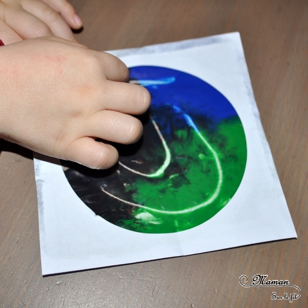 Activité créative enfants - technique de peinture rigolote - 4 saisons dans une pochette à CD - Peinture propre - Couleurs et sensoriel - Arts visuels - printemps, été, hiver, automne - maternelle - mslf