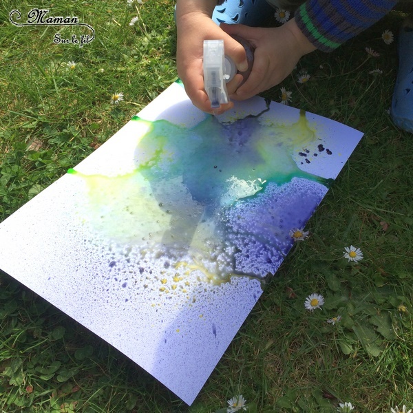 Activité créative extérieure enfants - technique de peinture rigolote - Peinture avec un vaporisateur, peindre avec un spray - Arts visuels - jardin et couleurs - maternelle - mslf