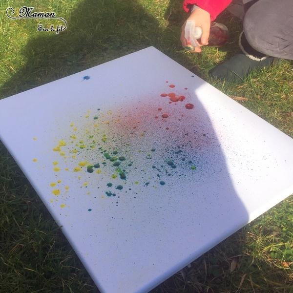 Activité créative extérieure enfants - technique de peinture rigolote - Peinture avec un vaporisateur, peindre avec un spray - Arts visuels - jardin et couleurs - maternelle - mslf