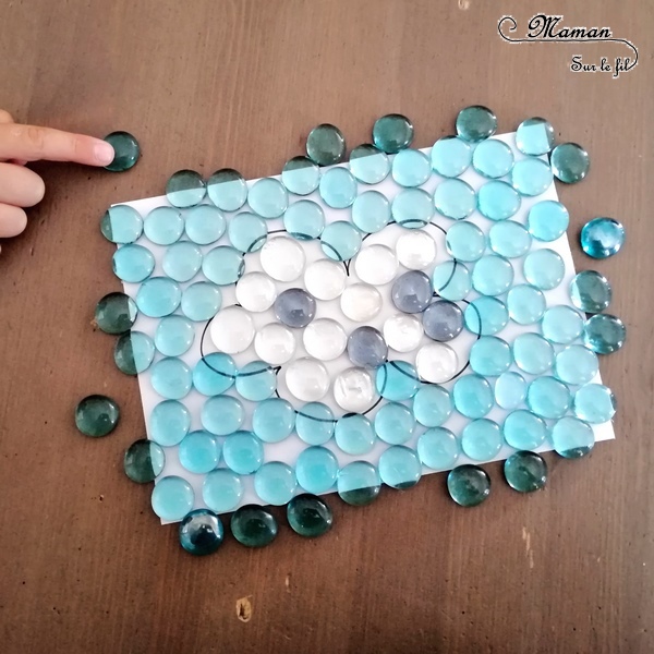 Activité enfants - Invitation à créer un nuage avec des billes plates - respect modèle - motricité fine - Couleurs - Préalables à l'écriture - météo et automne - mslf