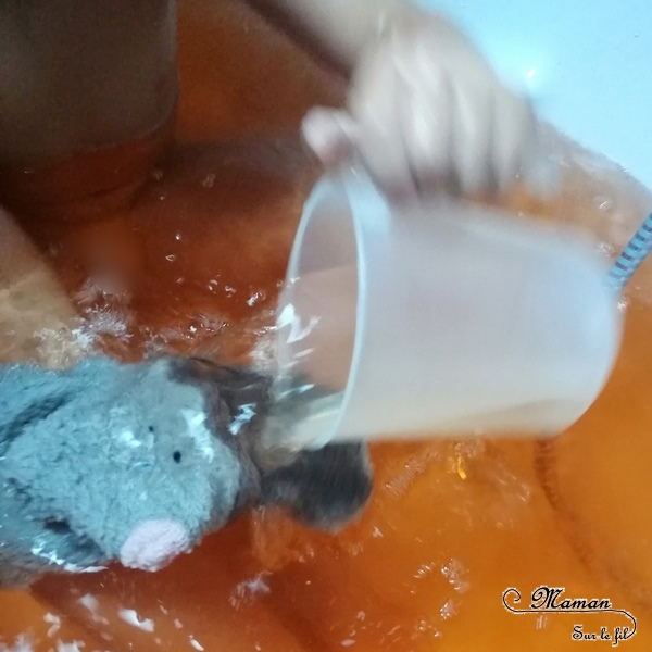Activité enfants - bain sensoriel sur le thème de l'automne -coloré en orange et avec des marrons - imagination, jeux, motricite fine - mslf