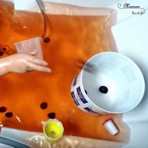 Activité enfants - bain sensoriel sur le thème de l'automne -coloré en orange et avec des marrons - imagination, jeux, motricite fine - mslf