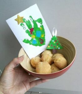 Récap idées activités enfants thème Noël - Jouons les lutins du père noël - cuisine, préparatifs, décorations, suspensions sapins, arts visuels, sapins, récup - RV Sur le fil - mslf