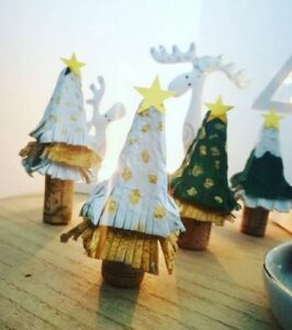 Récap idées activités enfants thème Noël - Jouons les lutins du père noël - cuisine, préparatifs, décorations, suspensions sapins, arts visuels, sapins, récup - RV Sur le fil - mslf