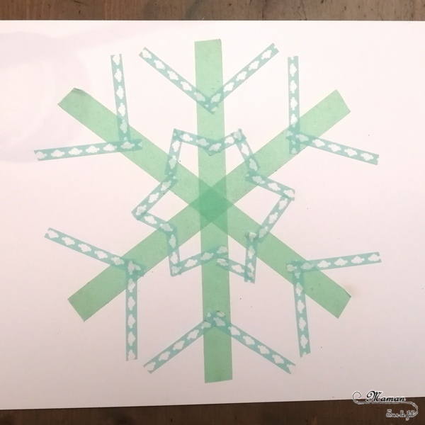 Activité créative enfants - Flocon de neige - Peinture ou encre à l'éponge et masking-tape - scotch décoratif - Froid polaire - bricolage - arts visuels hiver maternelle - mslf