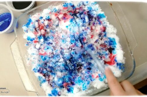 Activité créative et sensorielle enfants - Peindre et colorer de la neige avec de l'encre ou du colorant alimentaire - Pipettes ou pinceaux - Invitation à créer - sensoriel - Mélange des couleurs - mslf
