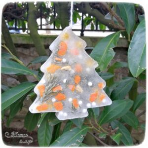 Fabriquer une suspension glacée pour le jardin - sapin glacé décoré - pompons perles paillettes clementines - Glace et glaçons pour créer une patinoire et un toboggan glacé - eau et paillettes - Noël et hiver - Glace et Froid polaire - Activité sensorielle enfants - mslf