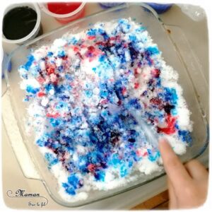 Activité créative et sensorielle enfants - Peindre et colorer de la neige avec de l'encre ou du colorant alimentaire - Pipettes ou pinceaux - Invitation à créer - sensoriel - Mélange des couleurs - mslf