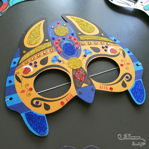 Activité enfants - Kit créatif - Pochette de 6 masque brillants de Gründ - Masques autour du monde à décorer avec des strass et des autocollants pailletés - Mexique, Russie, Japon, Egypte - Carnaval et Mardi-Gras - mslf