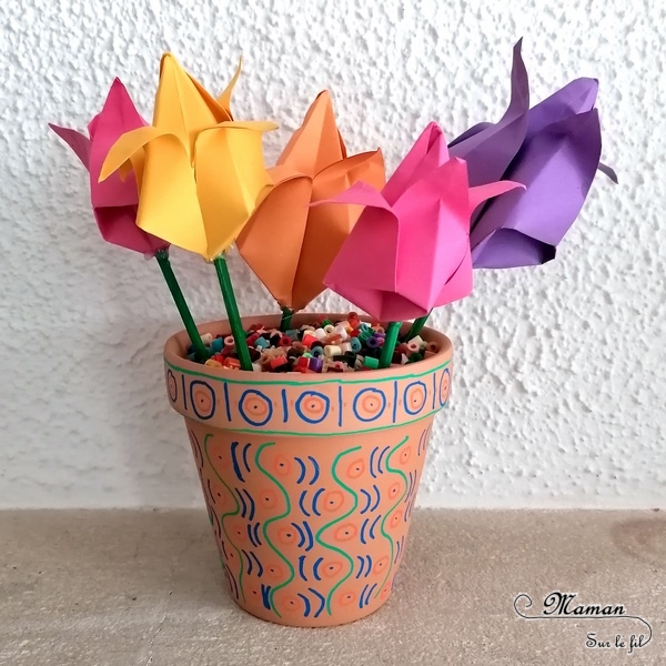 Activité créative enfants - Créer un bouquet de tulipes en origami - Pliage de papier, bricolage, DIY - Pot de fleurs - Printemps - Découverte de l'Asie et Japon - Tutoriel - Découverte d'un pays - Espace et géographie - arts visuels et atelier maternelle et Cycles 2 et 3 - mslf