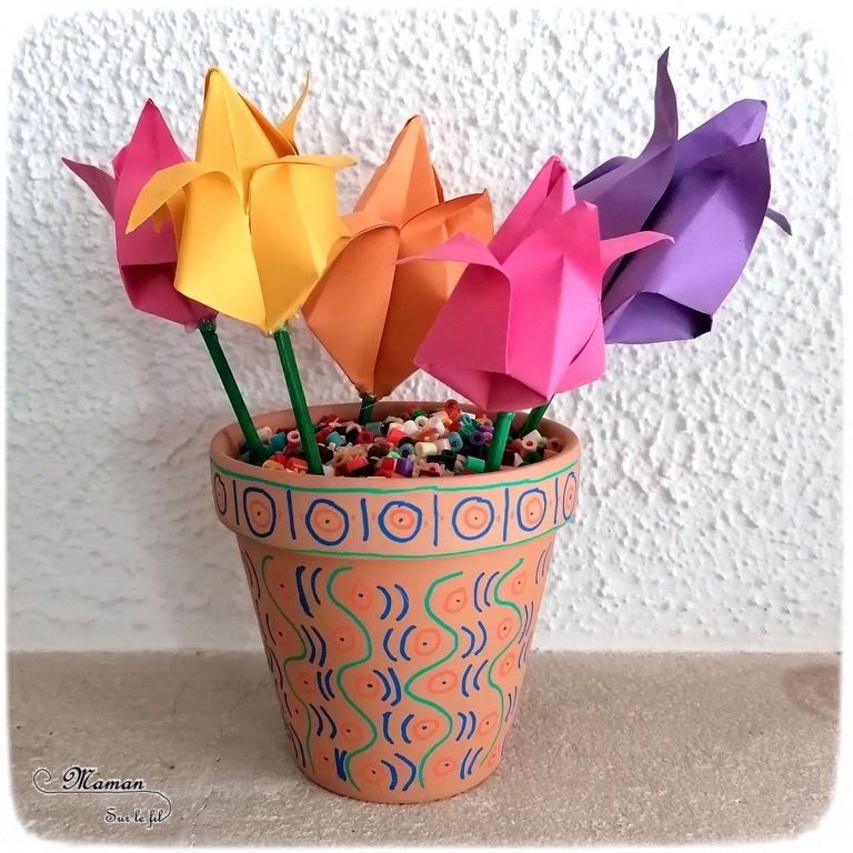 Activité créative enfants - Créer un bouquet de tulipes en origami - Pliage de papier, bricolage, DIY - Pot de fleurs - Printemps - Découverte de l'Asie et Japon - Tutoriel - Découverte d'un pays - Espace et géographie - arts visuels et atelier maternelle et Cycles 2 et 3 - mslf