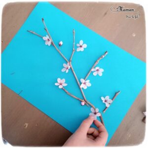 Activité créative enfants - Créer une branche de cerisier japonais en land art - branche et fleurs roses - printemps - éléments de nature du jardin - Découverte d'un pays - Autour du monde - Asie et Japon - Arts visuels - éphémère - maternelle - mslf