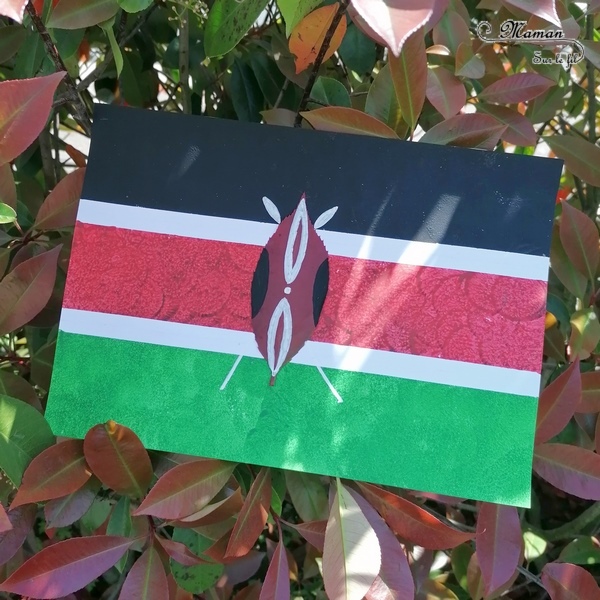 Activité créative enfants - Reproduire le drapeau kenyan en peinture au masking-tape et tampon rond, avec feuille de la nature pour le bouclier et dessin - Land Art - Technique ludique - Créativité - Afrique et Kenya - Découverte d'un pays - Espace et géographie - arts visuels et atelier maternelle et Cycle 1 et 2 - Eté - mslf