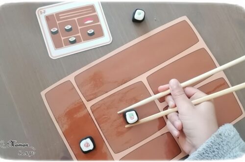 Le plateau de sushis - Activité créative et jeu DIY pour enfants - Replace les sushis avec les baguettes et selon la carte modèle - Repérage dans l'espace, motricité fine, reproduction de modèle - Thème japon, asie, sushis, makis, baguettes, gastronomie japonaise - Pâte fimo pour manipuler ou jeu à télécharger et imprimer - Imagination- Découverte de l'Asie et du Japon - Découverte d'un pays - Espace et géographie - Résolution d'un problème - Atelier maternelle et Cycle 1 et 2 - mslf