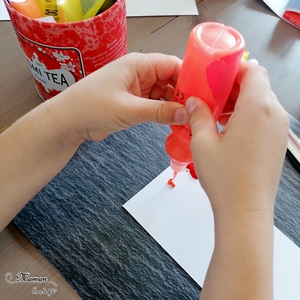 Activité créative et manuelle enfants - Peindre des petits carrés créatifs aux couleurs de la savane au coucher du soleil - Animaux et Arbre - Peinture à la raclette et aquarelle - Girafe, Eléphant, Zèbre, Guépard, Lion - Découpage - Collage - Techniques de peinture - Jeu sur couleurs et noir - Deux façons - créativité - DIY - Fait maison - Afrique et Kenya - Découverte d'un pays - Espace et géographie - arts visuels et atelier maternelle et Cycles 1, 2 - Projet collaboratif pour les services pédiatriques des hôpitaux - Eté - mslf