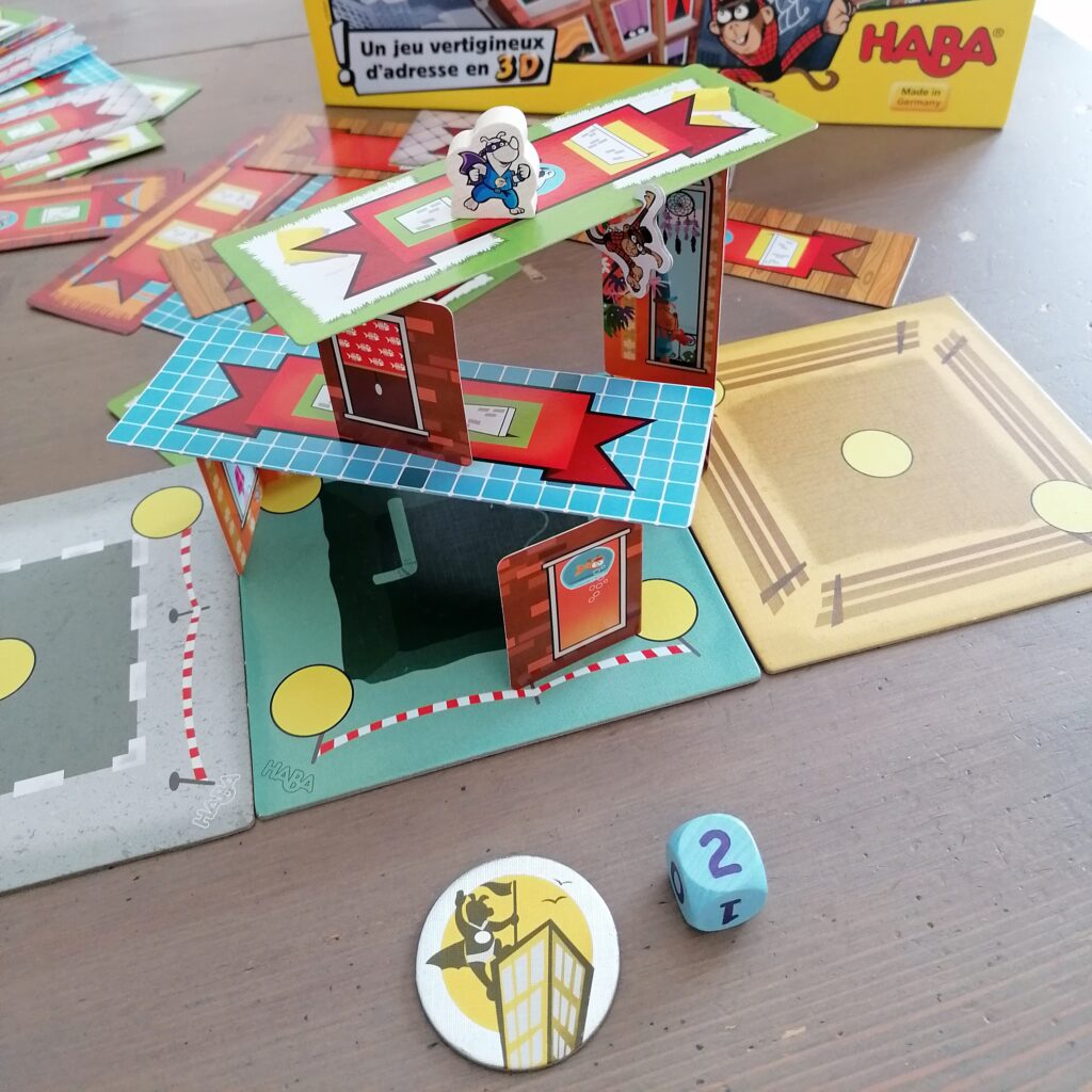 Jeu de société Rhino Hero Super Battle de Haba - Jeu d'adresse et d'équilibre en 3D - Constructions géantes - animaux de la savane - Afrique et Kenya - Rhinocéros, Girafe, Singes, Elephant, Pingouins - Motricité fine, habilité, coordination oeil-main - 5 ans et plus - Test et avis - mslf