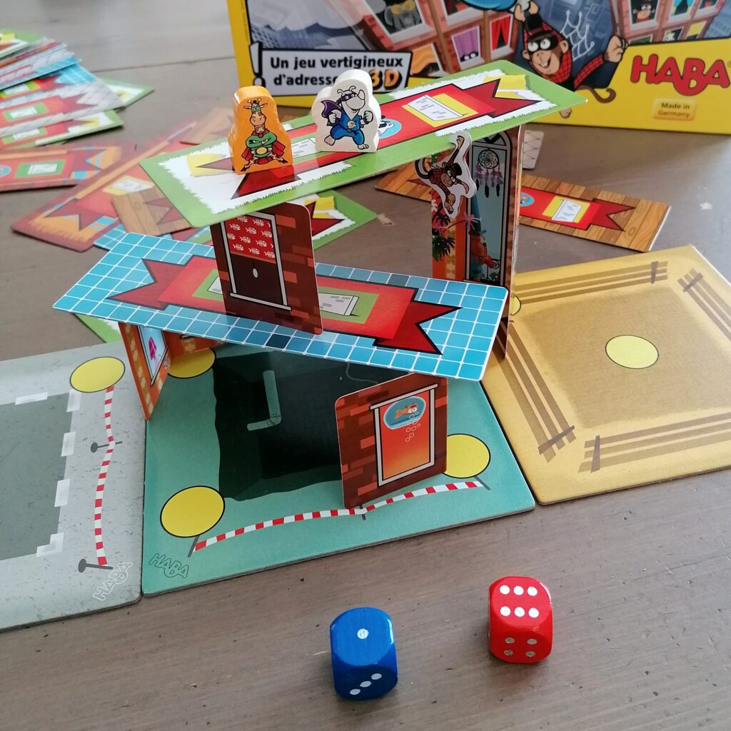 Jeu de société Rhino Hero Super Battle de Haba - Jeu d'adresse et d'équilibre en 3D - Constructions géantes - animaux de la savane - Afrique et Kenya - Rhinocéros, Girafe, Singes, Elephant, Pingouins - Motricité fine, habilité, coordination oeil-main - 5 ans et plus - Test et avis - mslf