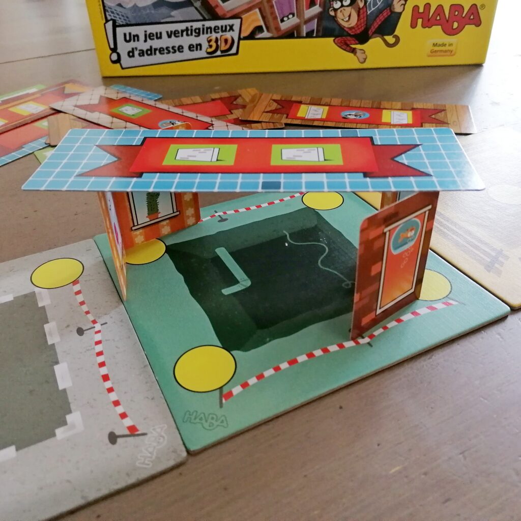 Jeu de société Rhino Hero Super Battle de Haba - Jeu d'adresse et d'équilibre en 3D - Constructions géantes - animaux de la savane - Afrique et Kenya - Rhinocéros, Girafe, Singes, Elephant, Pingouins - Motricité fine, habilité, coordination oeil-main - 5 ans et plus - Test et avis - mslf