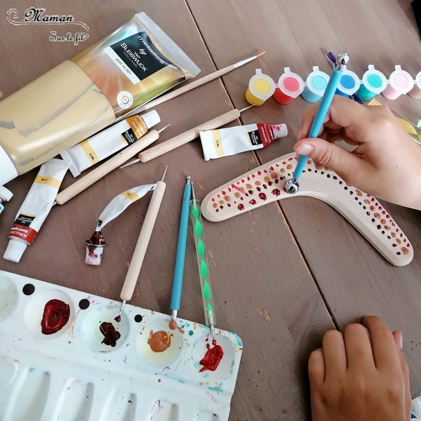 Activité créative et manuelle enfants - Décorer un boomerang en bois - Peinture façon aborigène - Peindre en pointillisme avec des couleurs chaudes - Kit Dots - Points et cercles - Créativité - Océanie et Australie - Découverte d'un pays - Espace et géographie - arts visuels et atelier maternelle , Cycle 1, 2 et 3 - Eté - mslf