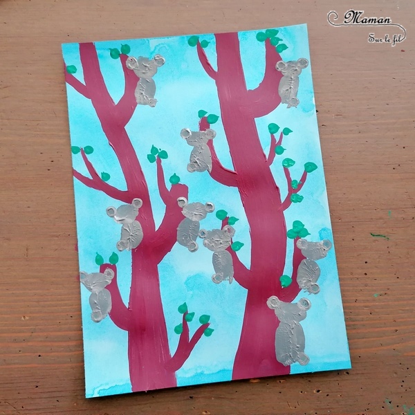 Activité créative et manuelle enfants - Tableau de koalas peints en empreintes de doigts - Peinture, pointillisme, stylo, coton-tige - Eucalyptus - Cadre en forme de valise avec graphisme type aborigène pour décorer - Animaux de la forêt australienne - - Créativité - Océanie et Australie - Découverte d'un pays - Espace et géographie - arts visuels et atelier maternelle, Cycle 1, 2 et 3 - Eté - mslf