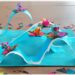 Activité créative et manuelle enfants - Mer, océan et vagues en 3D en papier déchiré et peint à l'encre - Surfs noirs en peinture fluo au bouchon - Surfeurs Hatchimals - Découpage collage - Océan et barrière de corail - Peinture - Créativité - Océanie et Australie - Découverte d'un pays - Espace et géographie - arts visuels et atelier maternelle, Cycle 1, 2 et 3 - Eté - mslf