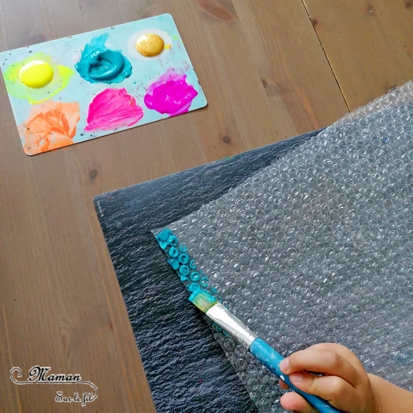 Activité créative et manuelle enfants - Moulin hollandais en carton avec du papier et un rouleau de papier toilette - PQ - Récup et recyclage - Champ de tulipes, de fleurs avec peinture et papier bulle - Parfait pour le printemps - technique rigolote et sensorielle - Paysage en 3D - Bricolage - Créativité - Europe - Pays-Bas, Hollande, Néerlandais - Découverte d'un pays - Espace et géographie - arts visuels et atelier Cycle 1 ou 2 - Maternelle - mslf