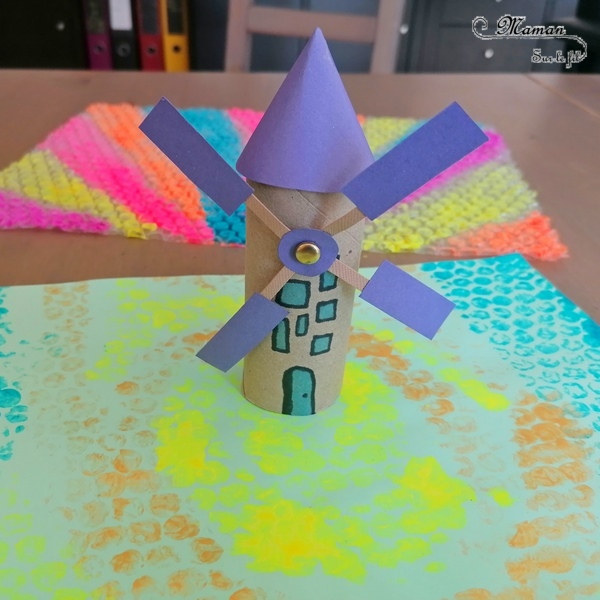 Activité créative et manuelle enfants - Moulin hollandais en carton avec du papier et un rouleau de papier toilette - PQ - Récup et recyclage - Champ de tulipes, de fleurs avec peinture et papier bulle - Parfait pour le printemps - technique rigolote et sensorielle - Paysage en 3D - Bricolage - Créativité - Europe - Pays-Bas, Hollande, Néerlandais - Découverte d'un pays - Espace et géographie - arts visuels et atelier Cycle 1 ou 2 - Maternelle - mslf