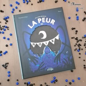 Livre enfants - La peur du noir chez P'tite Margot - Outil pour aborder la peur, les angoisses du soir, du noir, de la nuit - émotions - imagination de monstre - système de découpe et de transparence - créer sa bulle - solution - Monstres dans la chambre - ludique - littérature enfant et jeunesse - Test et avis - mslf