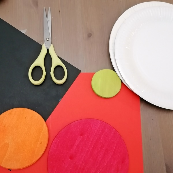 Activité créative et manuelle enfants - Décorer les portes pour Halloween - Squelette, Monstre et Yeux dans la nuit - Peur - Décoration Halloween - pour classe ou maison - Récup' de chutes de papier et assiettes en carton - Arts visuels Maternelle ou élémentaire - Cycles 1, 2 ou 3 - mslf