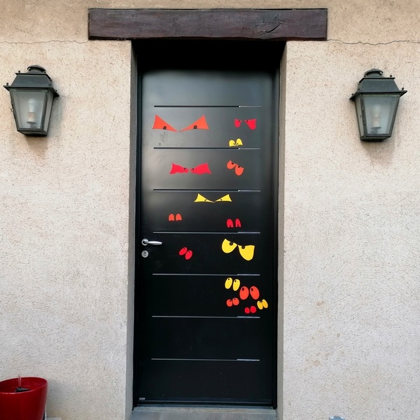 Activité créative et manuelle enfants - Décorer les portes pour Halloween - Squelette, Monstre et Yeux dans la nuit - Peur - Décoration Halloween - pour classe ou maison - Récup' de chutes de papier et assiettes en carton - Arts visuels Maternelle ou élémentaire - Cycles 1, 2 ou 3 - mslf